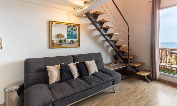 Sausset-les-Pins Apartment | Seaside Bliss in Sausset