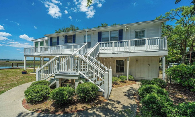 Folly Beach House | 🌊 Seaside Charm at Folly Beach – Cozy 1BR Cottage with Private Dock 🏡