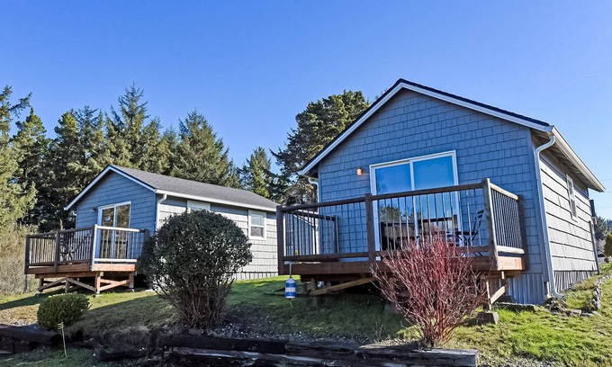 Grayland Apartment | Seaside community cottage w/grill, firepit, hot tub, beach access - dog-friendly