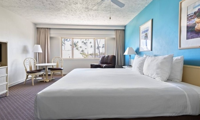Kahului Hotel | Seaside Gem! Harborfront Property, Outdoor Pool, Minutes to Paukukalo Beach!