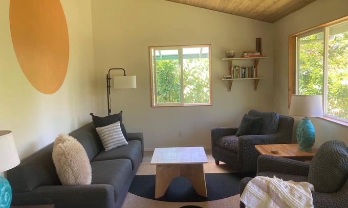 Kehena Apartment | Seaside House, a Peaceful 2 Bedroom Retreat in walking distance to Kehena Beach