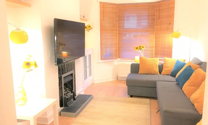 Worthing Apartment | Seaside House with Parking in Central Worthing