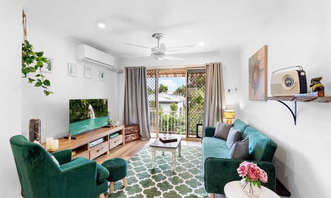 Scarborough Apartment | Seaside Serenity: Charming 2-Bedroom Getaway