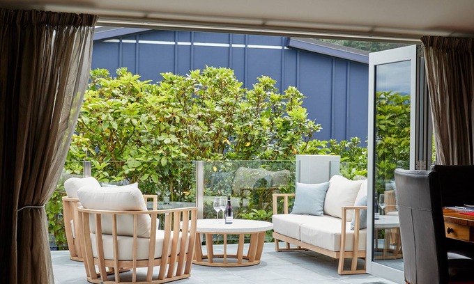 South Bay House | Seaside Serenity - Kaikōura Holiday Home
