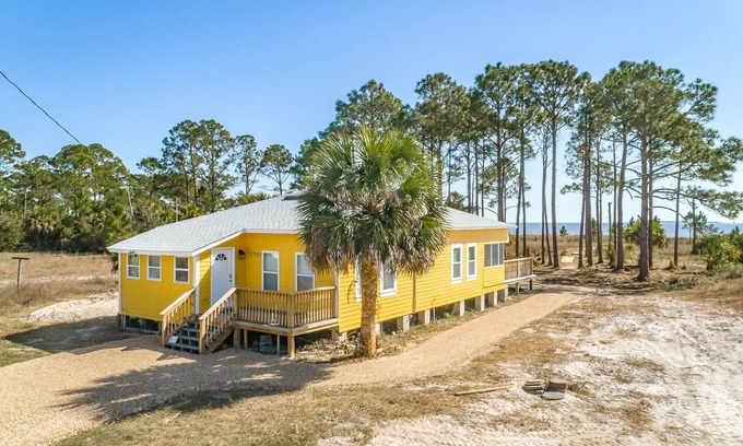 Carrabelle House | Seaside Sunrise 2BR/1BA beachfront home
