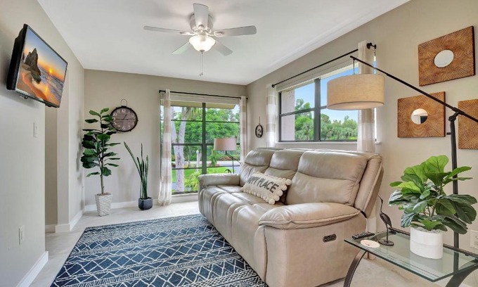 Biggar House | Seasonal Bliss in Fort Myers Florida Lake and Golf Views with Golf Membership Available