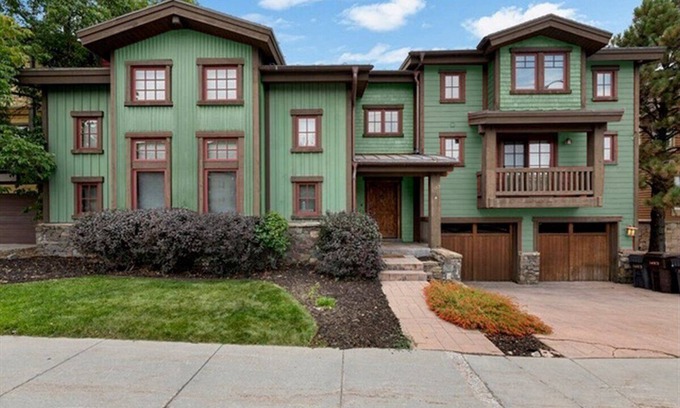 North Park City House | Seasonal specials-outdoor living areas Luxe, large Walk 2 lift&town! Gameroom,AC