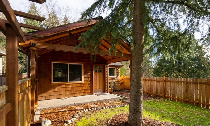 Lake City House | Seattle Charmer with private patio & green belt!