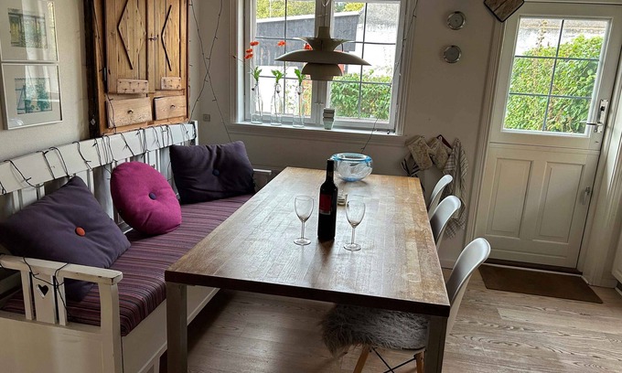 Svaneke House | Seaview cottage in cozy Årsdale
