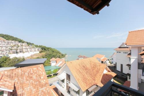 Tanjung Bungah Villa | Seaview Modern 5BR Ferringhi Beach Villa 16Pax