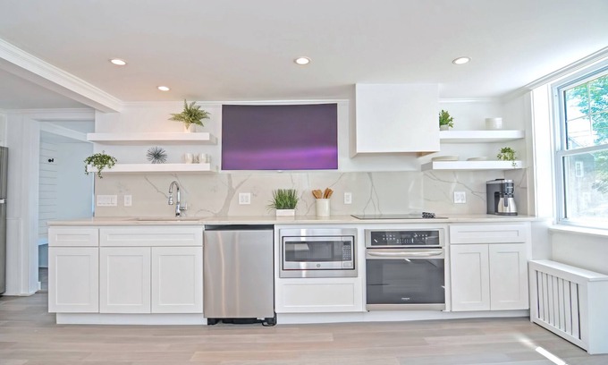 Mystic Apartment | SeaWolf Downtown Mystic 2BR Lux Weekend Getaway
