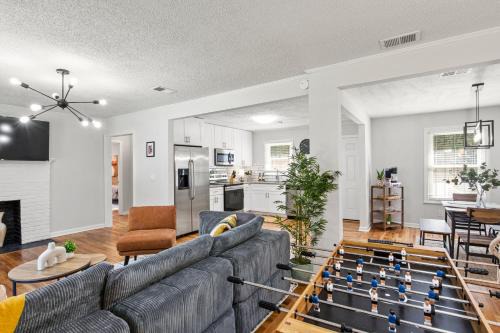 Church Street House | Secluded 3 Bedroom 10 Minutes to Atlanta Airport Self Check In