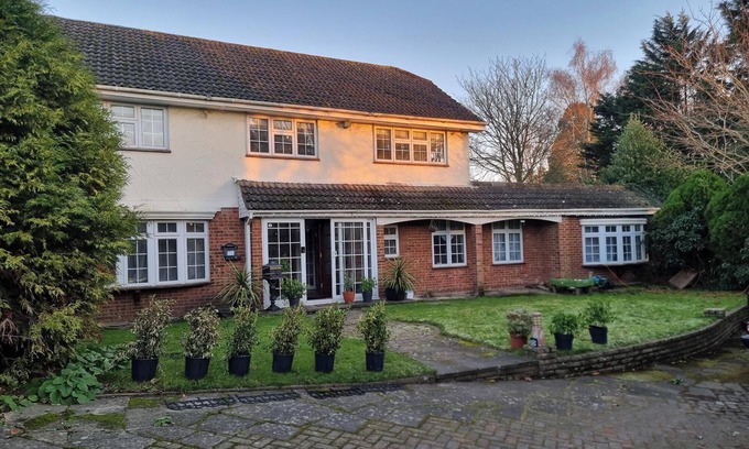 Bickley House | Secluded 4 bedroom house on private road in Chislehurst
