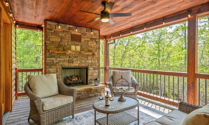 Mineral Bluff Cabin | Secluded 4-BR cabin Sleeps 10, Hot Tub, Pool Table, in enchanting Mineral Bluff