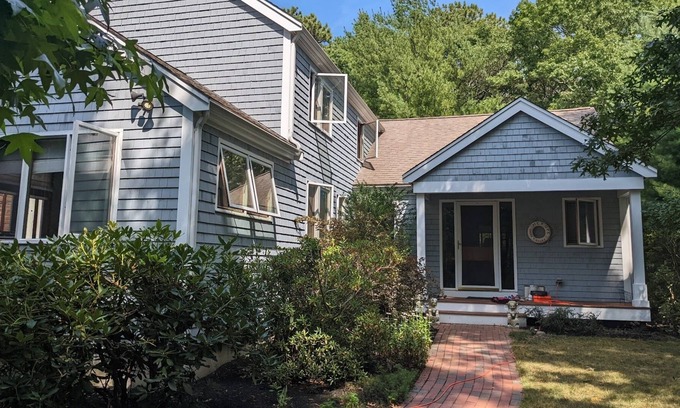 Cataumet House | Secluded 5-BR house w/beach & tennis/pickelball access