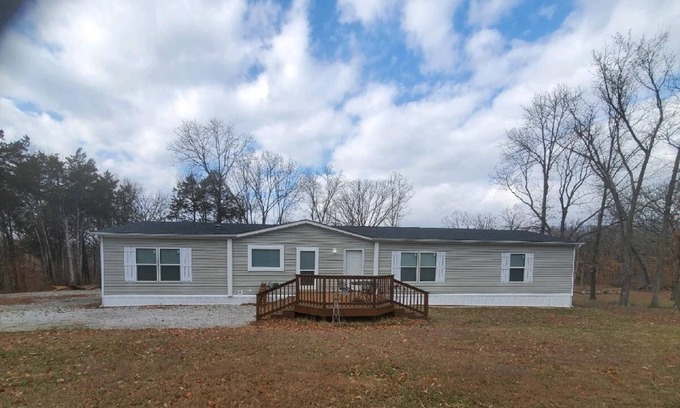 Santa Fe House | Secluded 6 acre home, minutes from Jellystone Water Park & Mark Twain Lake