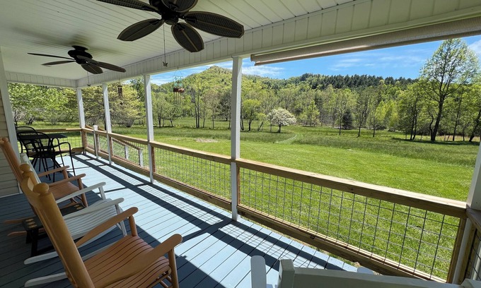 Franklin Cottage | Secluded Acreage Surrounded by Mountain Views with Serene Creekside Sanctuary