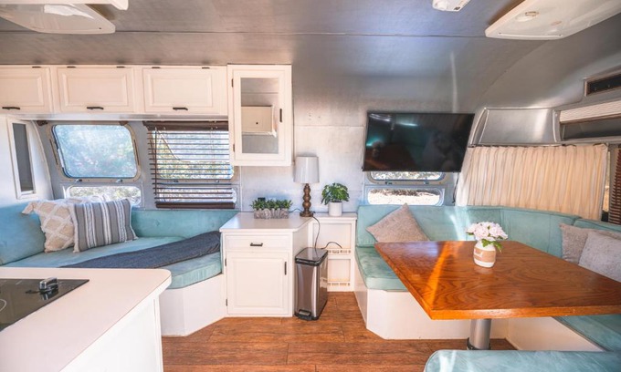 Fredericksburg Other | Secluded Airstream with Hot Tub, Wifi, BBQ, AC