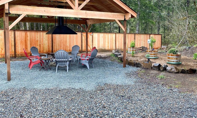 Paradise Estates House | Secluded Ashford Getaway w/ Fire Pit + Grill!