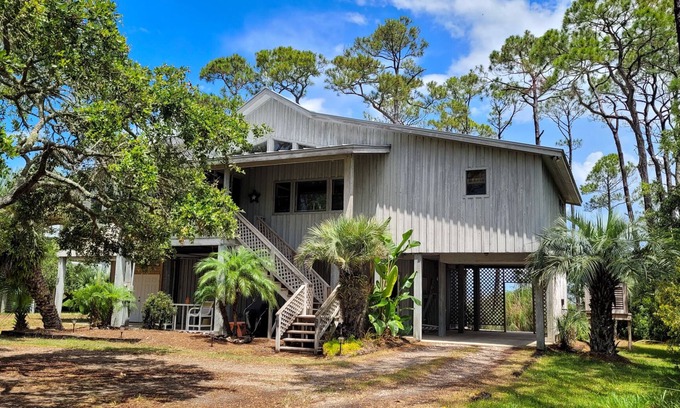East End House | Secluded Bayfront Retreat, East End, Private Dock, Kayaks