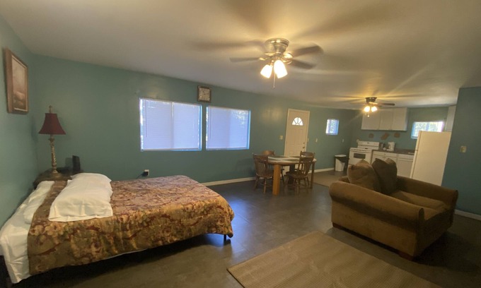 Ocklawaha Cabin | Secluded Cabin #2 in the Woods Close to Everything