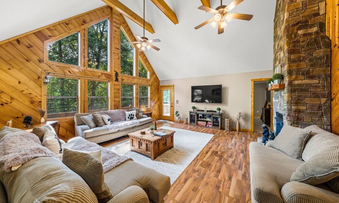 Cosby Cabin | Secluded Cabin-Game Room-2 King Beds-HotTub-MiniGolf-EV Charger-Cloud Ceiling