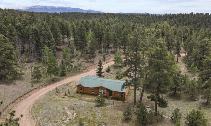 Florissant Cabin | Secluded cabin in the woods