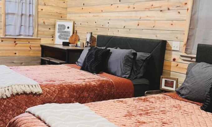 Forks Cabin | Secluded Cabin in the Woods-2/Queen Beds