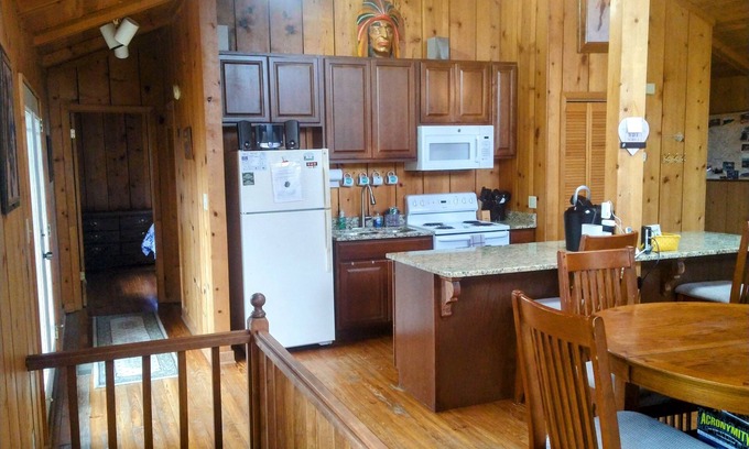 Cleveland Cabin | Secluded Cabin near Helen with Hot Tub and Beautiful Views