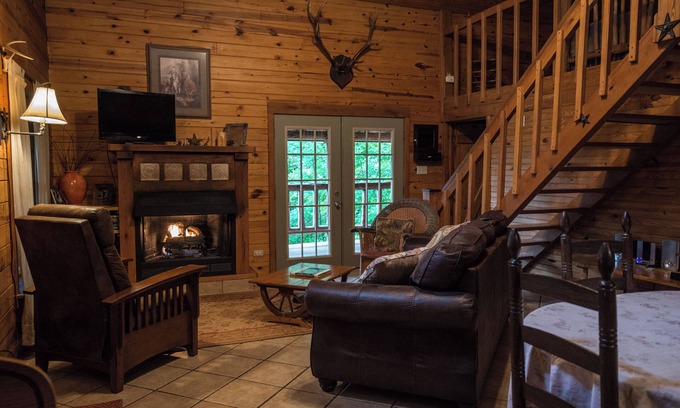 Osage Cabin | Secluded cabin only minutes from the Buffalo National River at Ponca