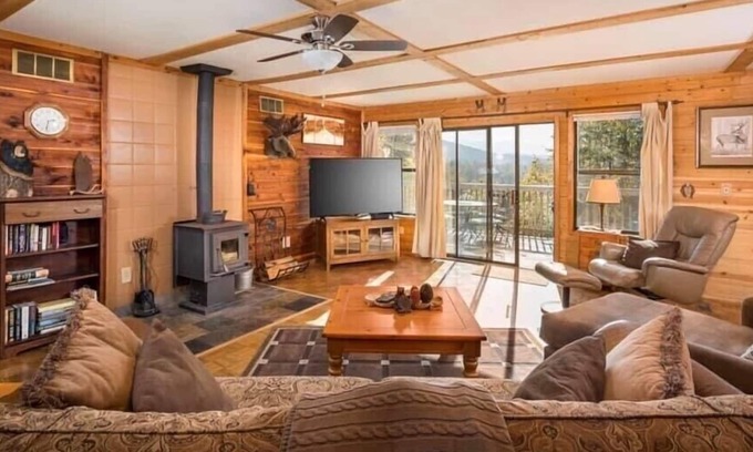 Cosby Cabin | Secluded Cabin w/HOT TUB, Woodburning Stove, VIEW on PRIVATE 2 acres