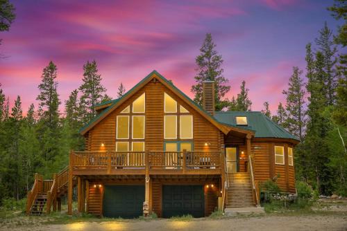 Valley of the Sun House | Secluded Cabin W Mountain Views & Sunroom