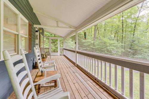 Hayesville House | Secluded Cabin with Porch - 7 Miles to Lake Chatuge!