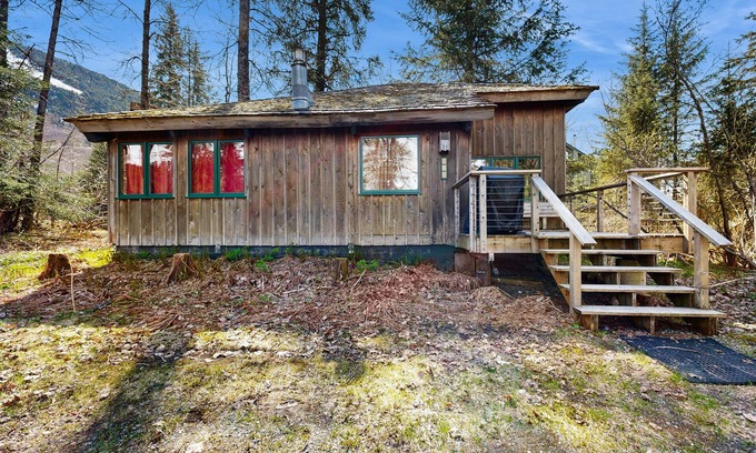 Alyeska House | Secluded cottage w/mountain views and gas fireplace - close to lifts/activities