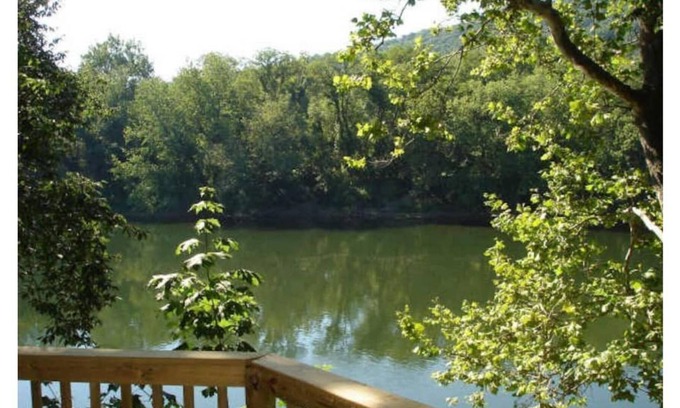 Finesville House | Secluded Cottage Waterfront Pohatcong 1 hr to NYC