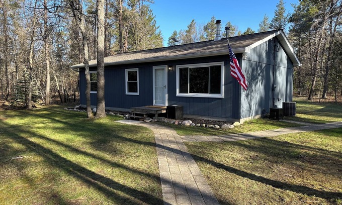 Grayling Cabin | Secluded Cozy Cabin. Minutes from Forest Dunes-Ausable River-Explore!