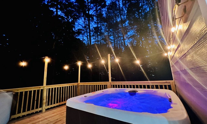 Sevierville Cabin | Secluded cozy Cabin/Prime location/Family-oriented/Hot tub/Pet-friendly/Fire-pit