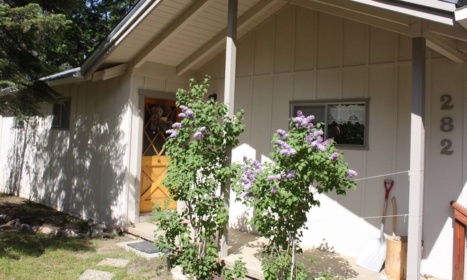 Camp Nelson Cabin | Secluded, cozy cabin in the heart of Camp Nelson with WIFI and incredible views