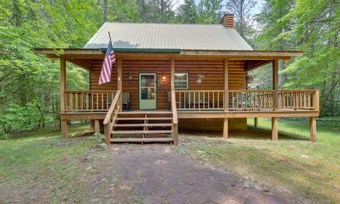 Blairsville Cabin | Secluded ‘Cross Creek Cabin’ w/Deck & Fire Pit!
