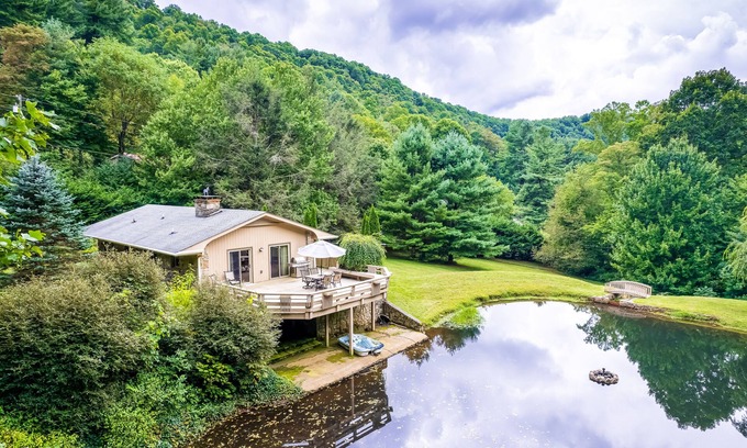 Waynesville House | Secluded Dog-Friendly Home w/Spacious Deck, Gas Grill, Gas Fireplace, Fast WiFi