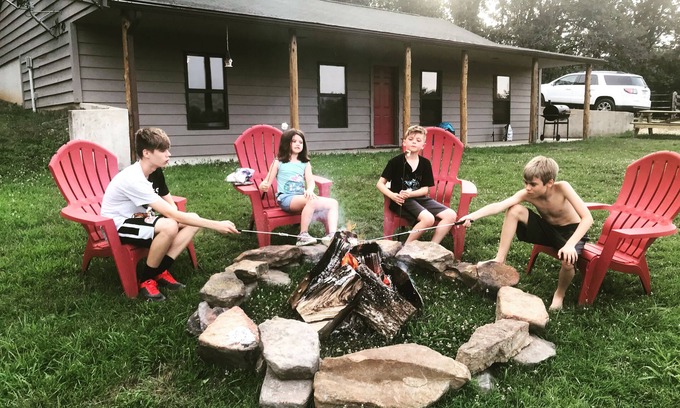 Steelville House | Secluded farmhouse retreat - Meramec river access!