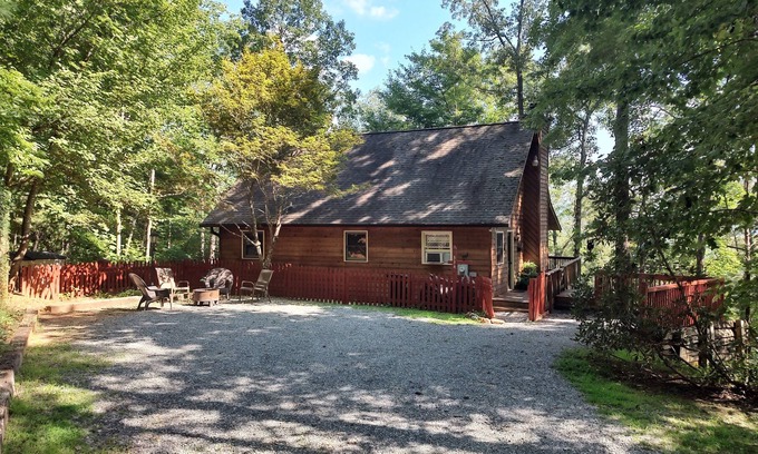 Clayton Cabin | Secluded Fox Trot Cabin