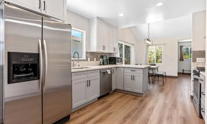 Altadena House | Secluded Highly Upgraded 3BR/3BA SFR- 10 Mins to Old Town Pasadena