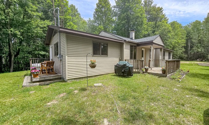 Honor House | Secluded Home with Firepit, Gas Grill, WIFI, WFH Station & Private W/D