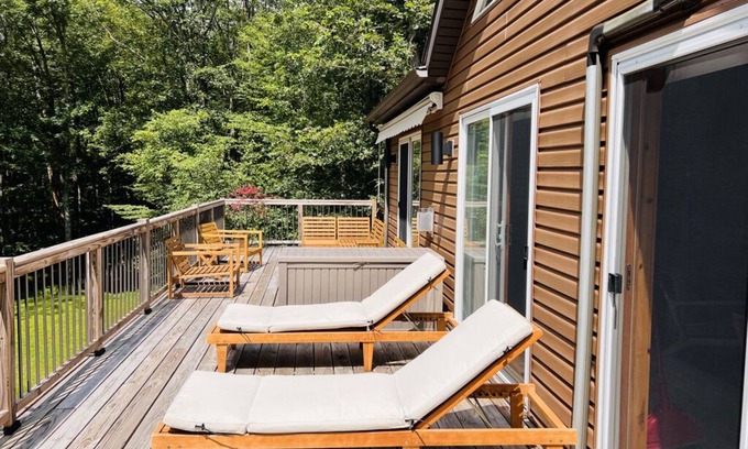 Rowland House | Secluded Huggy Bear Lodge Near Woodloch Spa