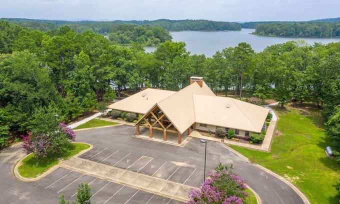 Amity Cabin | Secluded Lakefront Lodge: DeGray Lake