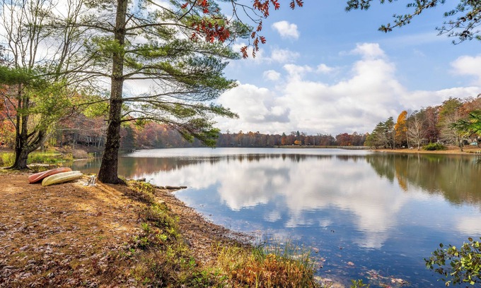 Pikeville House | Secluded Lakefront Retreat: Fishing/Kayak/Paddleboard/Pets are Welcome