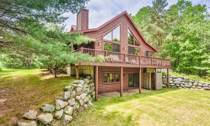 Woodruff House | Secluded lakefront cabin with deck, dock, fireplace, kayak, canoe, & WiFi