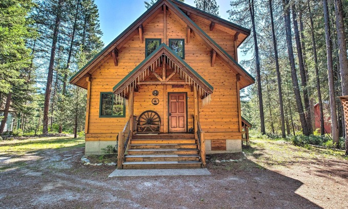 Ardenvoir Cabin | Secluded Leavenworth Cabin on Chiwawa River!