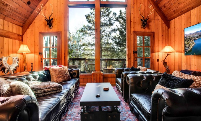 Blue Jay Ski Chalet | Secluded Luxury Chalet - Bespoke Finishes, Hot Tub, Decks, Firepits, and Grill